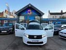 2013-dacia-sandero-12-ambiance-small-46