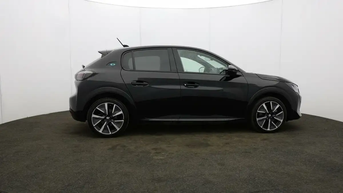 2021-peugeot-208-e-gt-premium-big-47