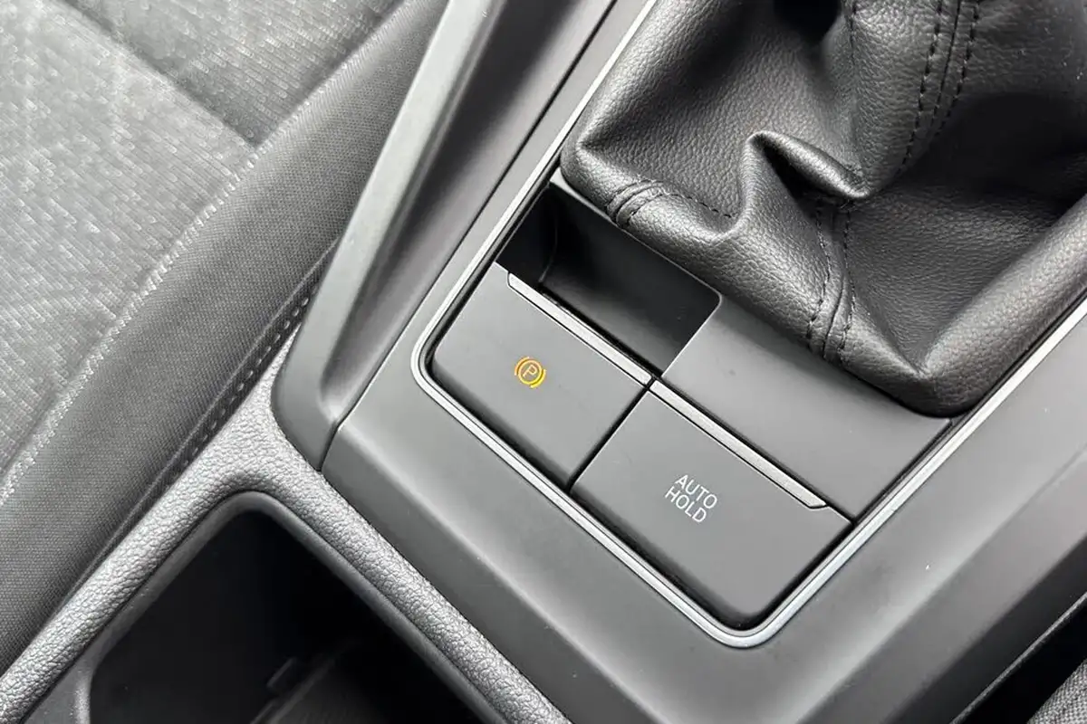 2021-volkswagen-golf-10-tsi-life-hatchback-big-53