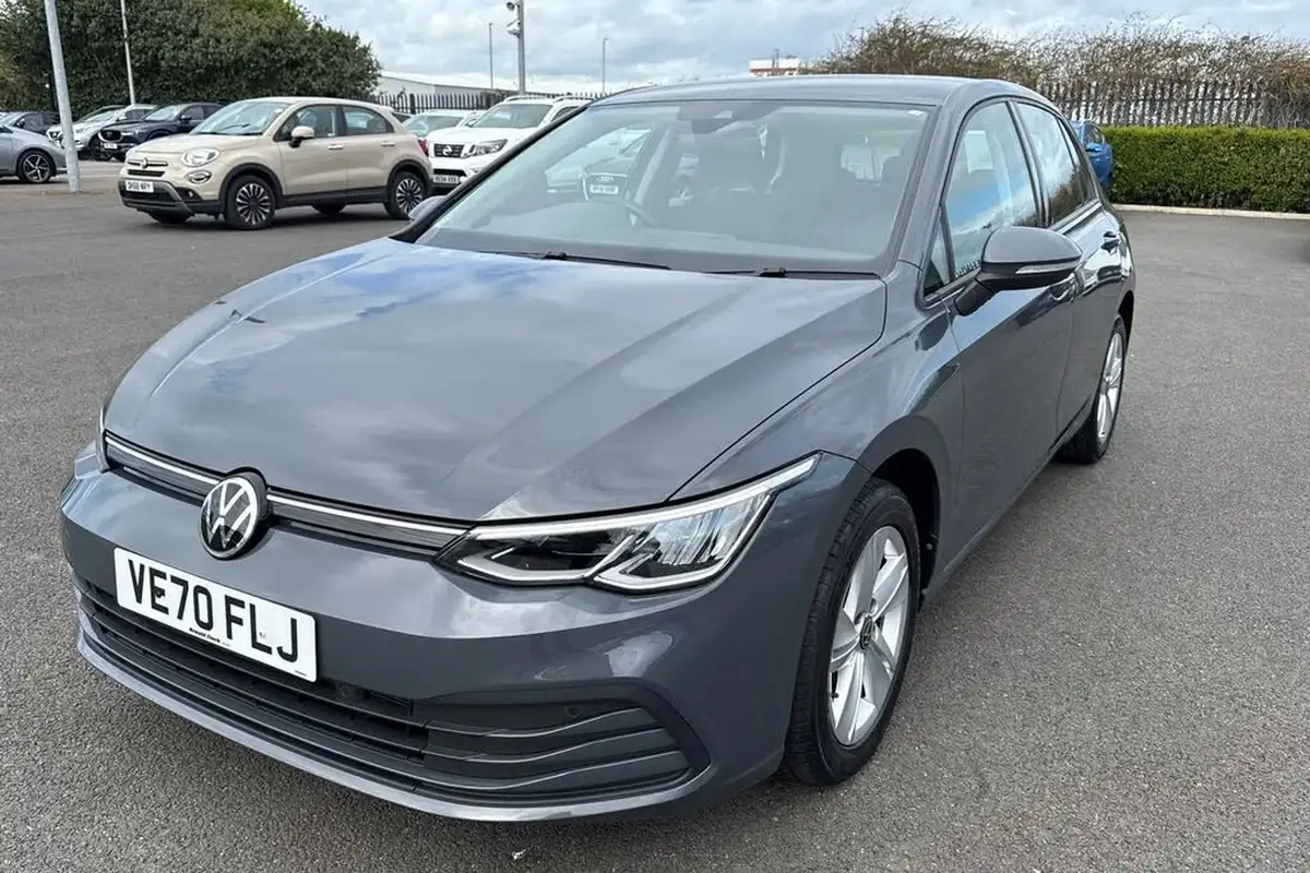 2021-volkswagen-golf-10-tsi-life-hatchback-big-25