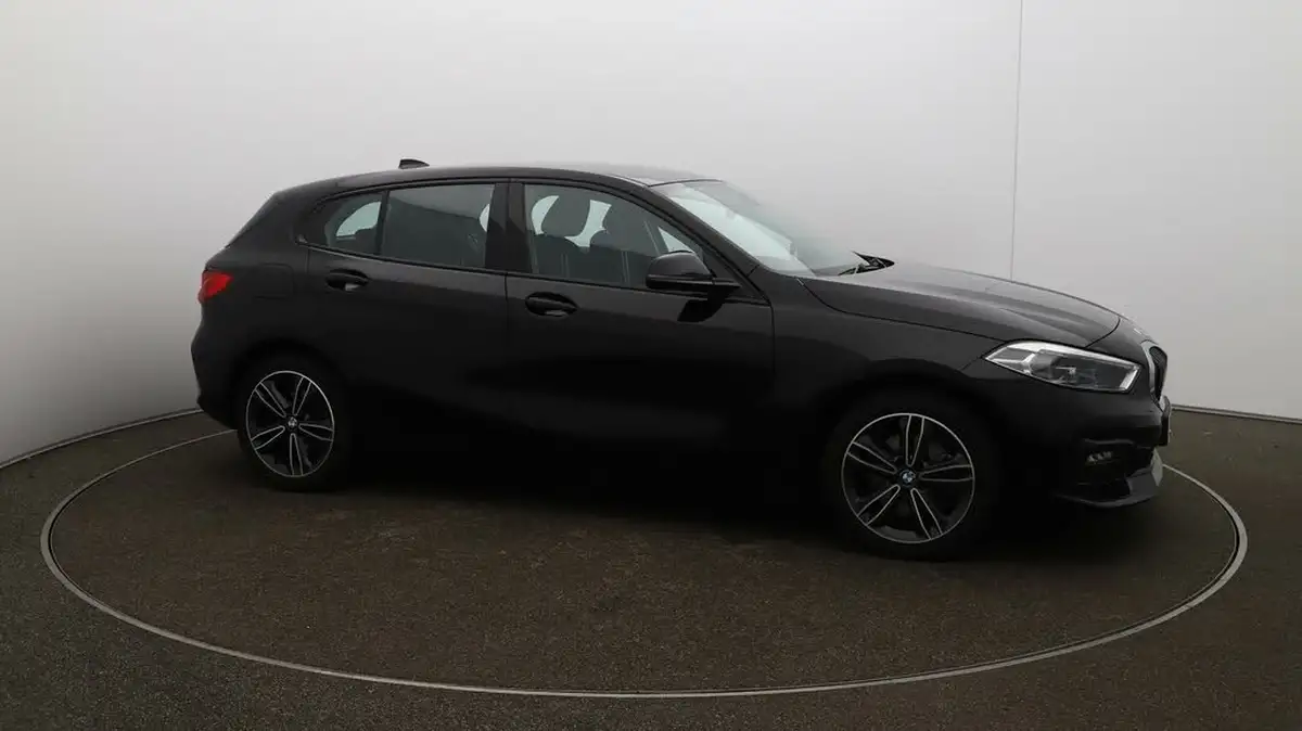 2022-bmw-1-series-20td-118d-sport-big-38