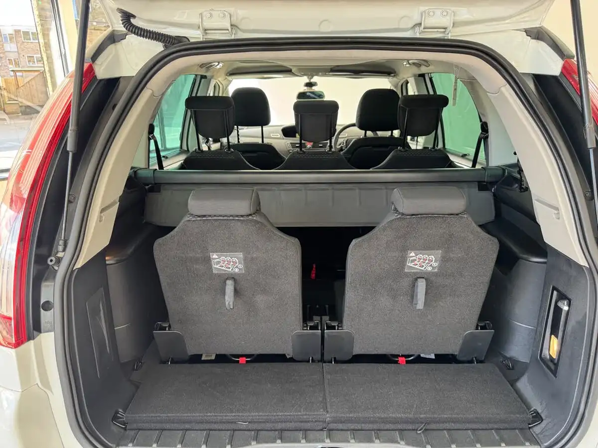 2013-citroen-grand-c4-picasso-16hdi-platinum-big-18