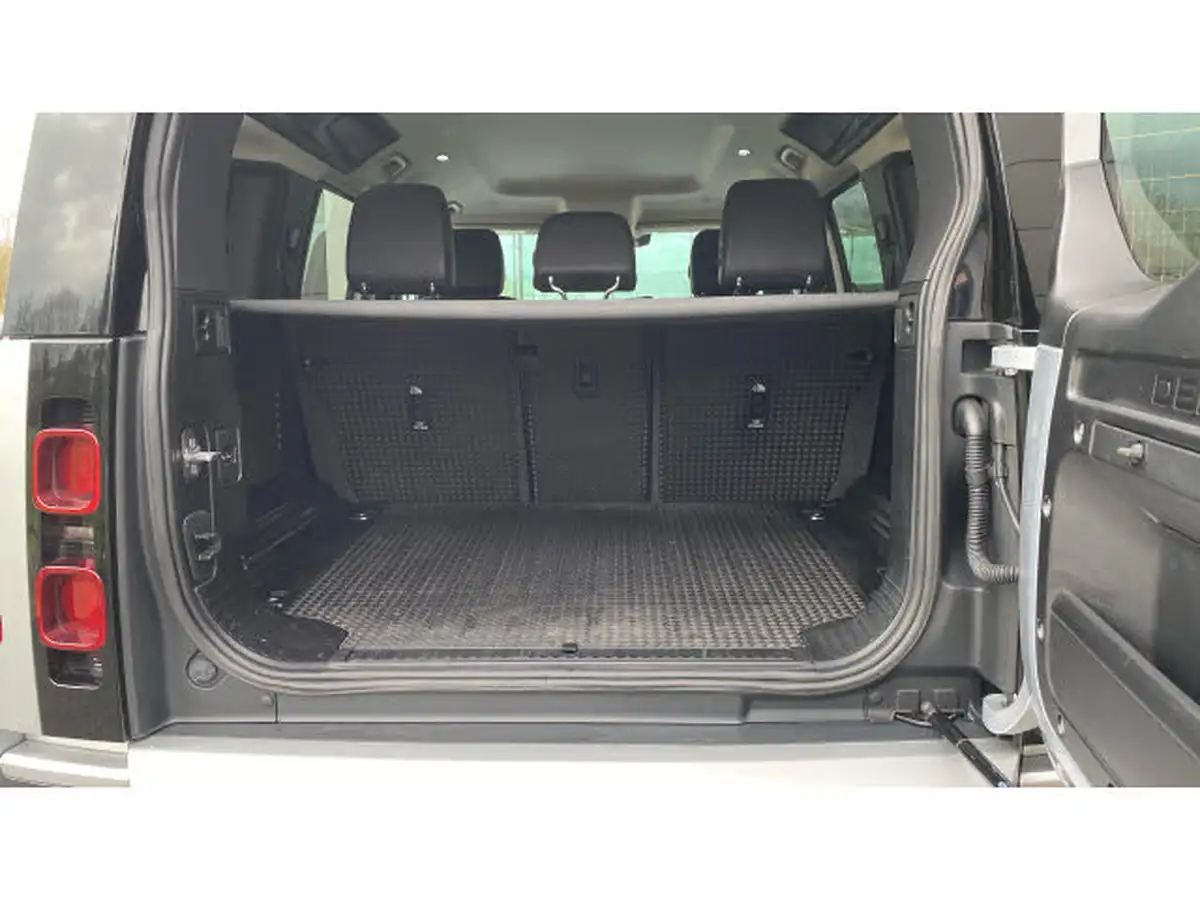 2020-land-rover-110-defender-20-d240-se-110-big-9