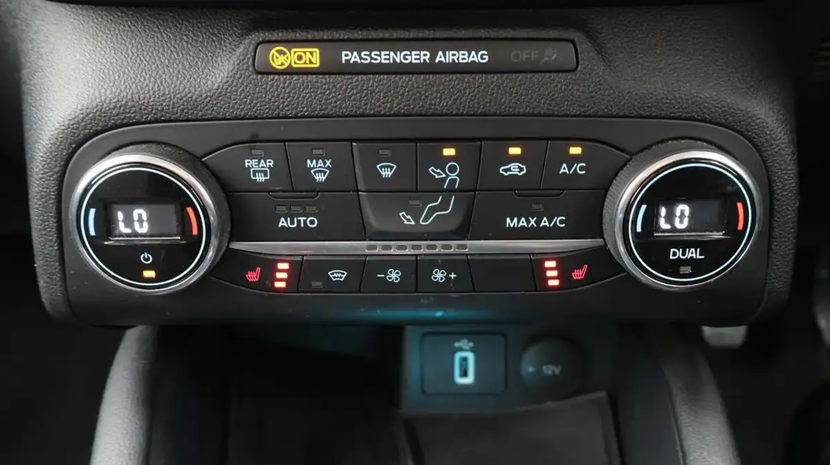2021-ford-focus-10t-titanium-edition-125ps-hybrid-mhev-hatchback-big-12