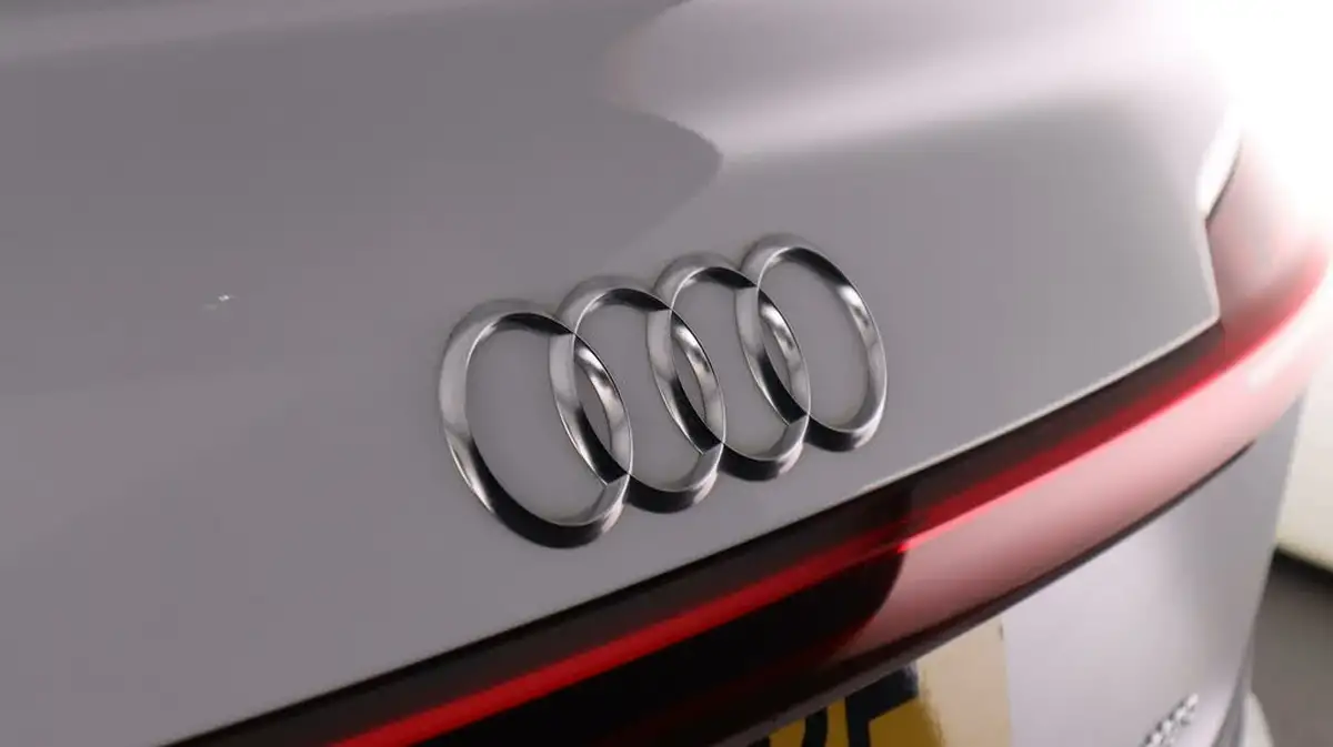 2021-audi-e-tron-55e-s-line-sportback-big-20