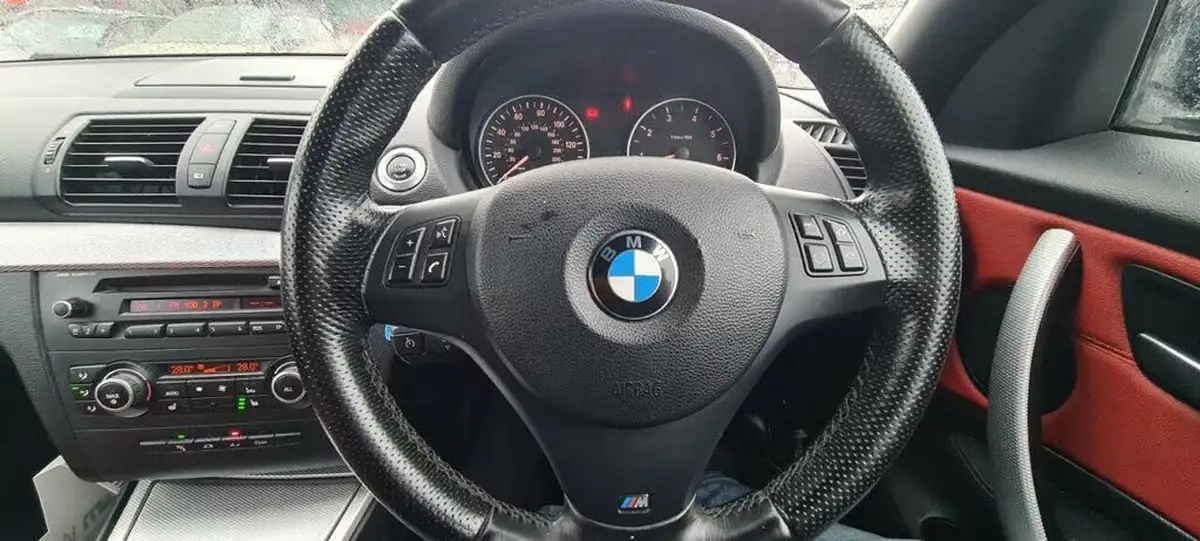 2010-bmw-1-series-20-118i-m-sport-convertible-2d-big-14