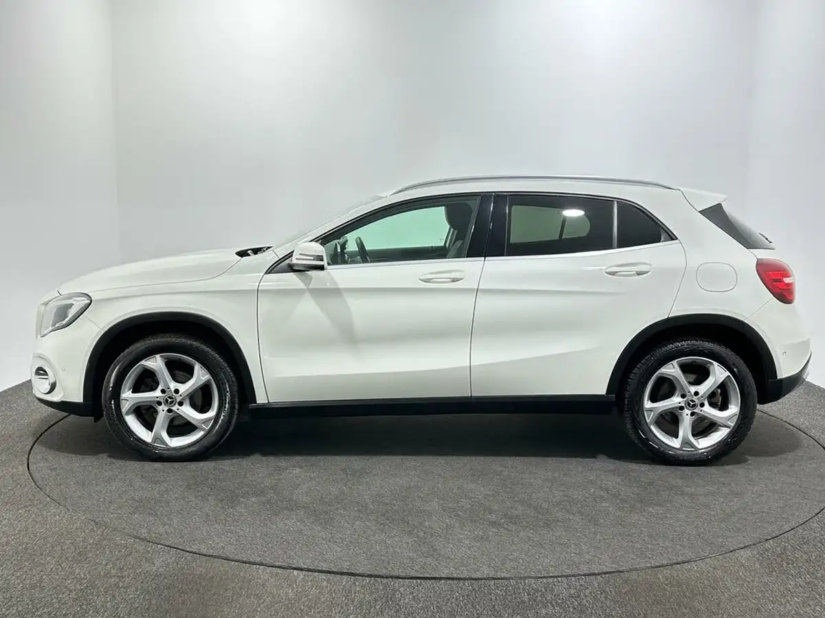 2017-mercedes-benz-gla-class-21d-gla-220d-sport-premiumss-big-3
