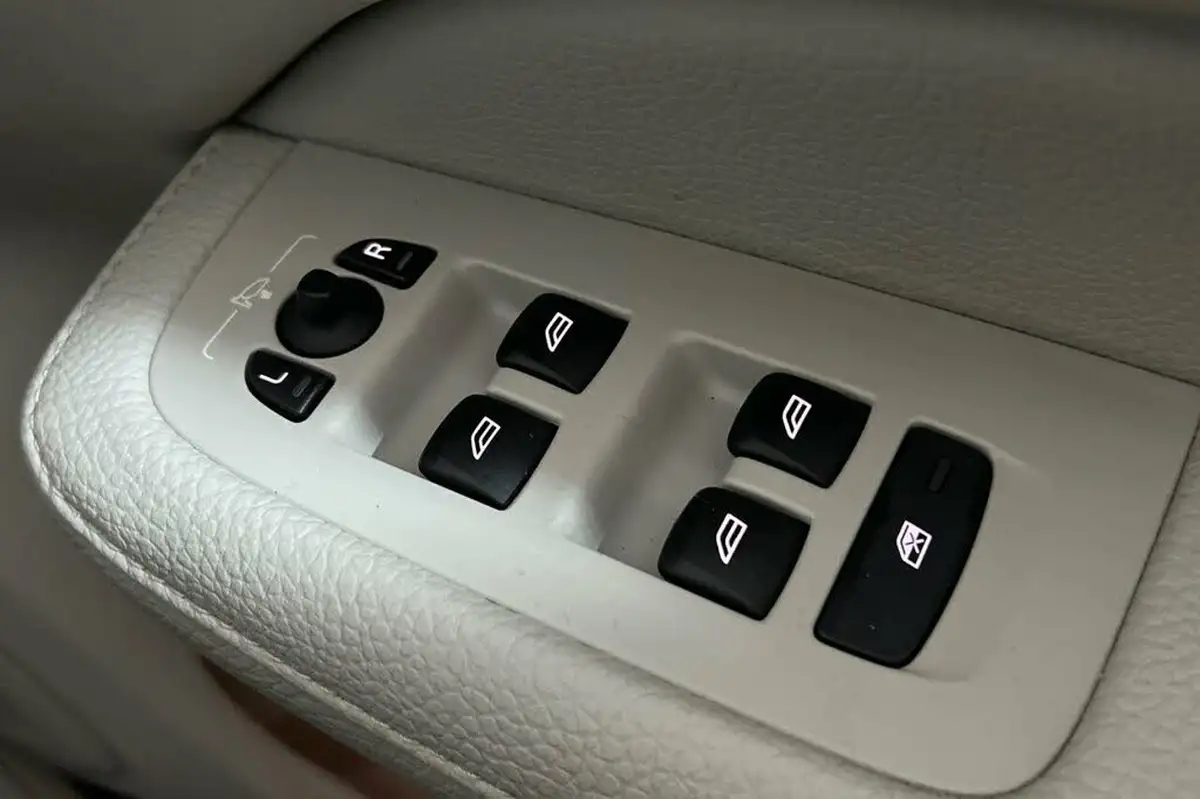 2019-volvo-v60-20-t5-cross-country-plus-big-34