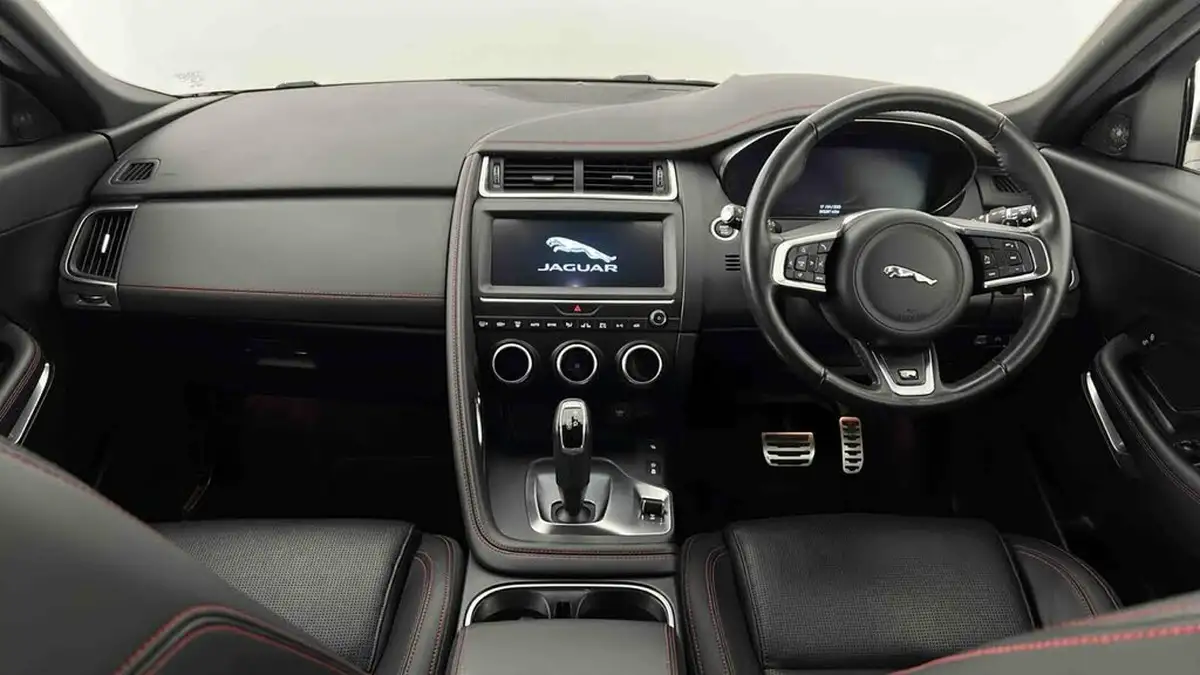 2020-jaguar-e-pace-20-i4d-chequered-flag-180ps-big-9