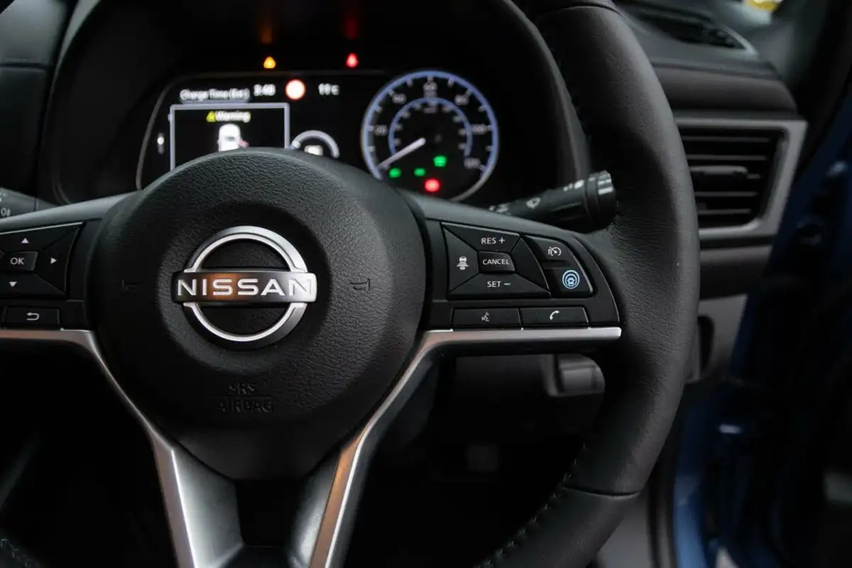 2023-nissan-leaf-e-tekna-39kwh-big-21