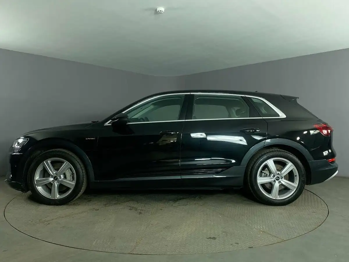 2022-audi-e-tron-55e-technik-station-wagon-big-4