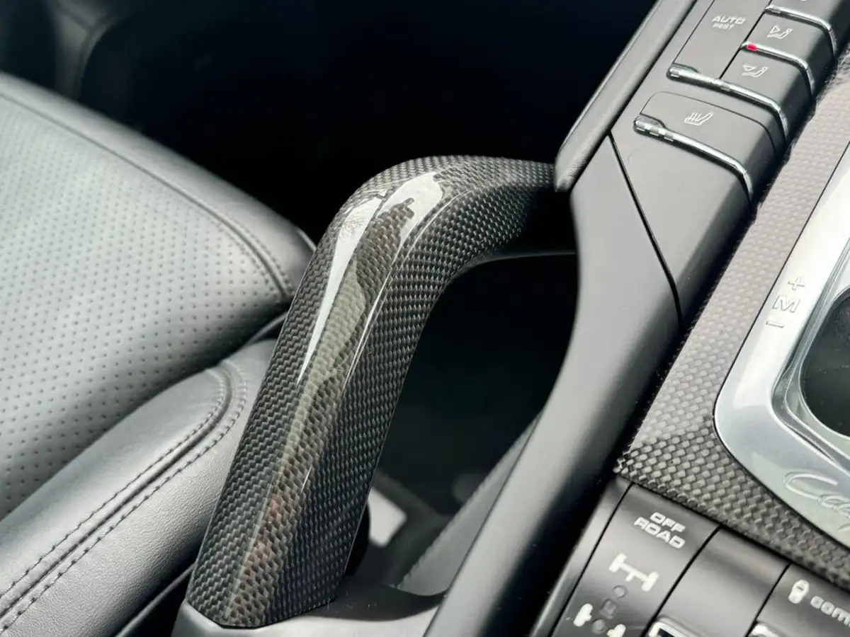 2014-porsche-cayenne-48-gts-big-21