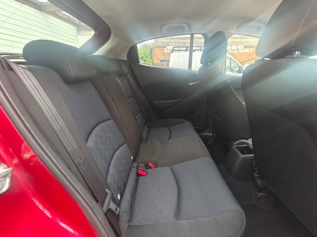 2015-mazda-mazda2-15-sport-black-big-37