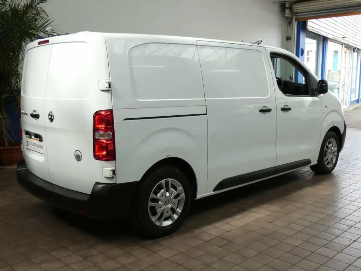2021-vauxhall-vivaro-big-26