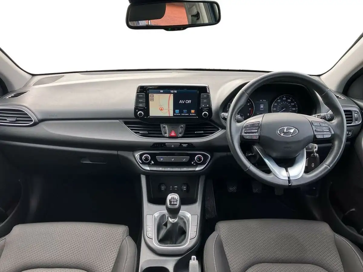 2017-hyundai-i30-14-t-gdi-se-nav-tourer-big-8