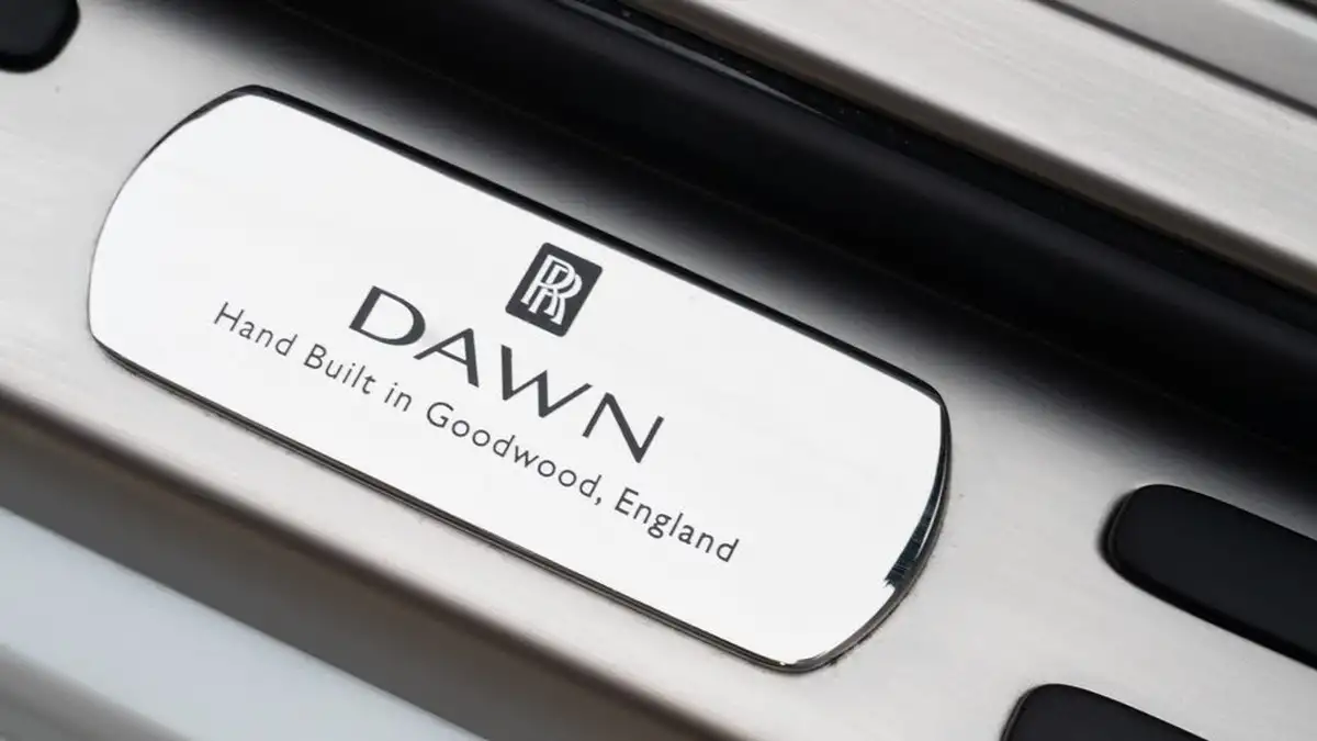 2016-rolls-royce-dawn-66-big-28
