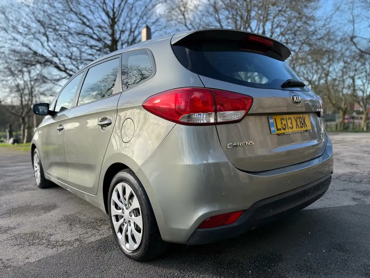 2013-kia-carens-16-gdi-1-big-5