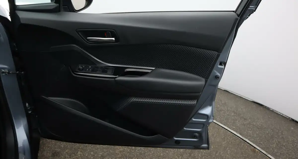 2021-toyota-c-hr-18-vvt-i-gr-sport-big-15