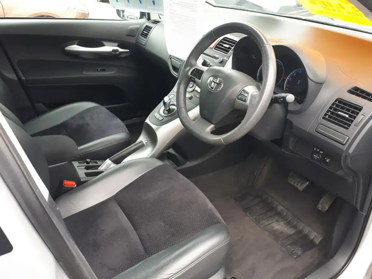 2010-toyota-auris-18-vvt-i-hsd-t-spirit-big-5