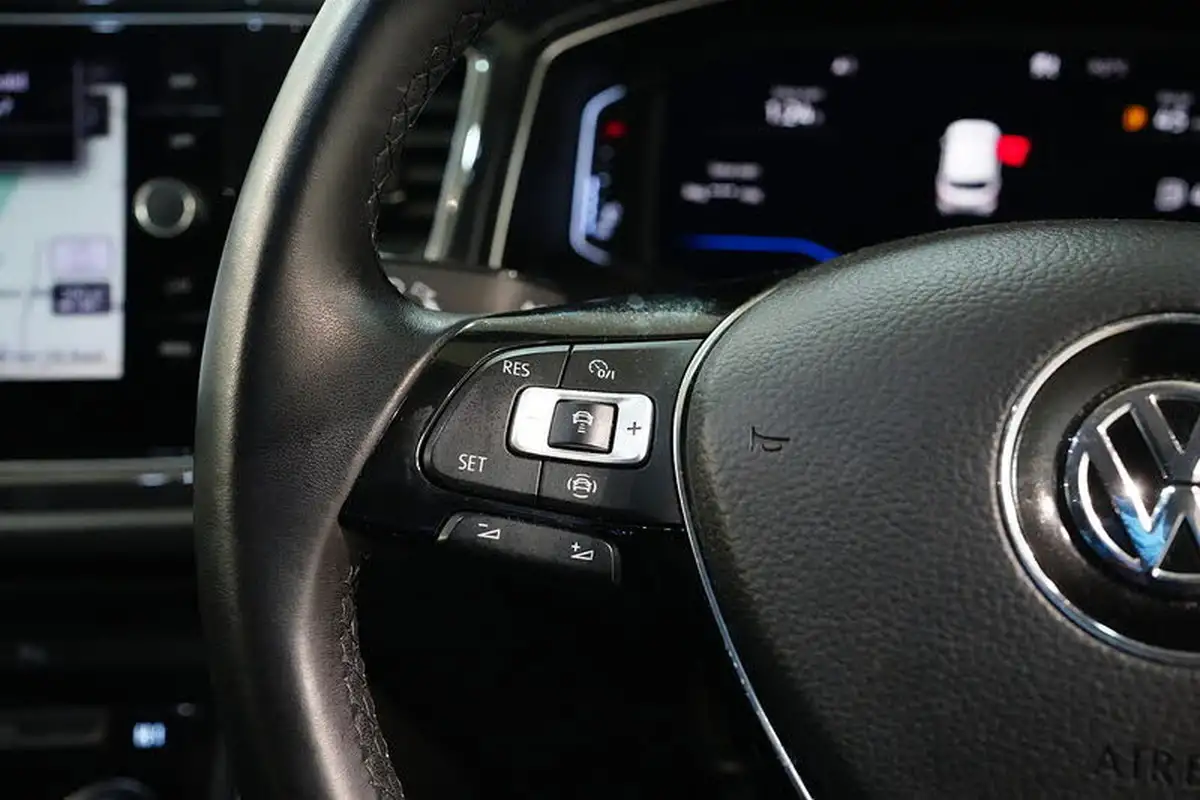 2019-volkswagen-t-roc-16tdi-sel-big-31