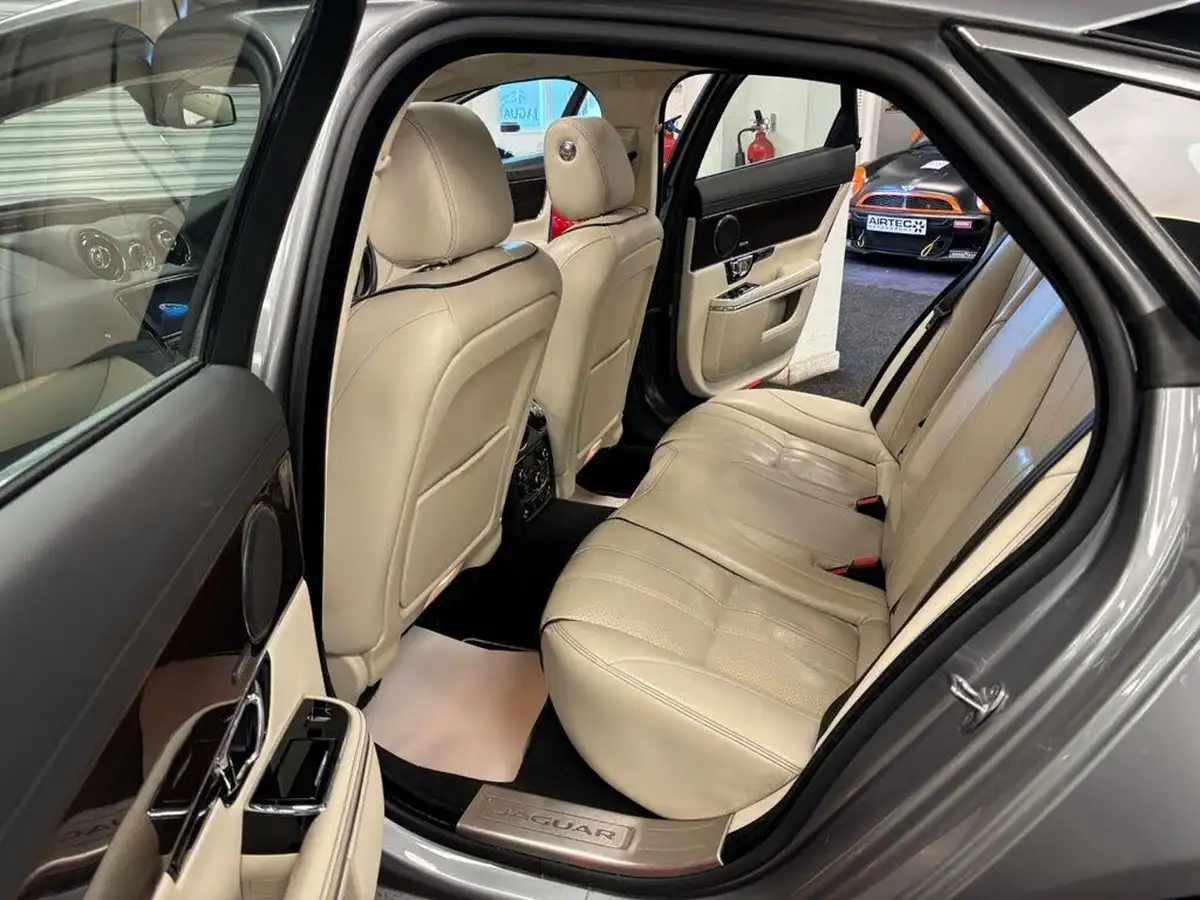 2014-jaguar-xj-series-30td-xj-portfolio-swb-auto-big-35