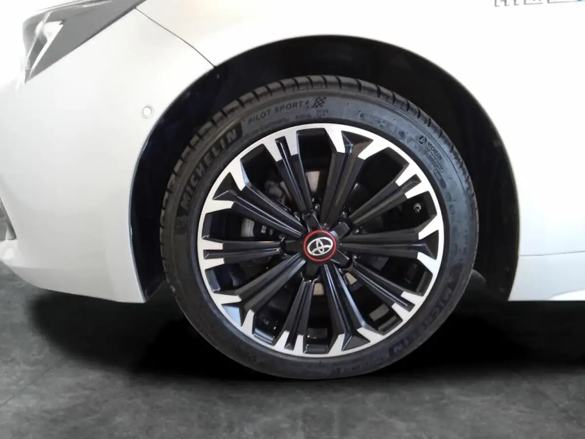2021-toyota-corolla-18-vvt-i-gr-sport-17in-alloy-wheelstrk-touring-sports-big-28