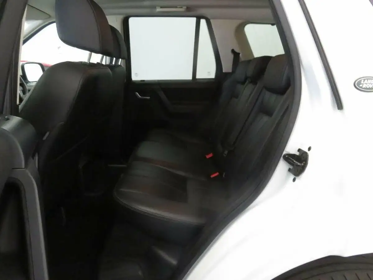 2014-land-rover-freelander-2-22td4-se-tech-big-44