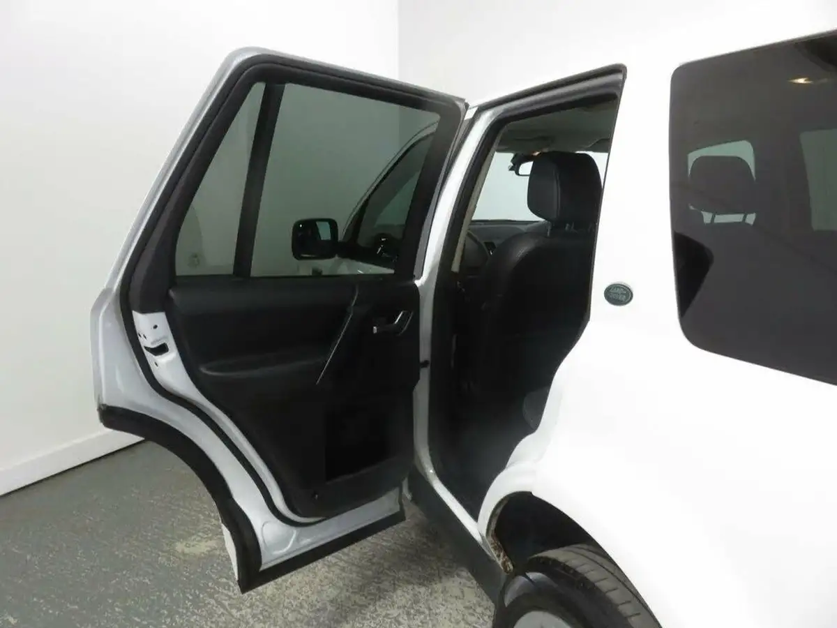 2014-land-rover-freelander-2-22td4-se-tech-big-20