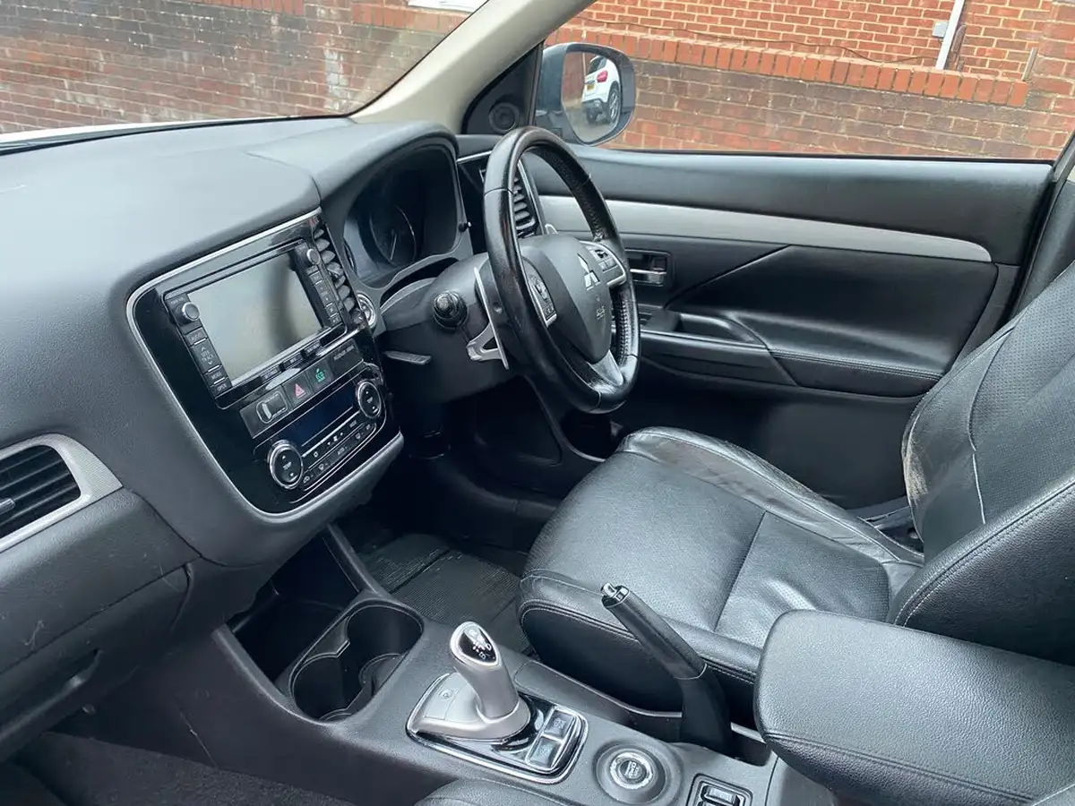 2014-mitsubishi-outlander-20-gx4h-big-9