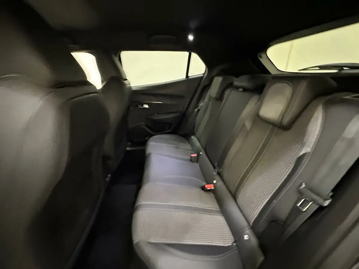 2022-peugeot-2008-suv-12-puretech-gt-big-24