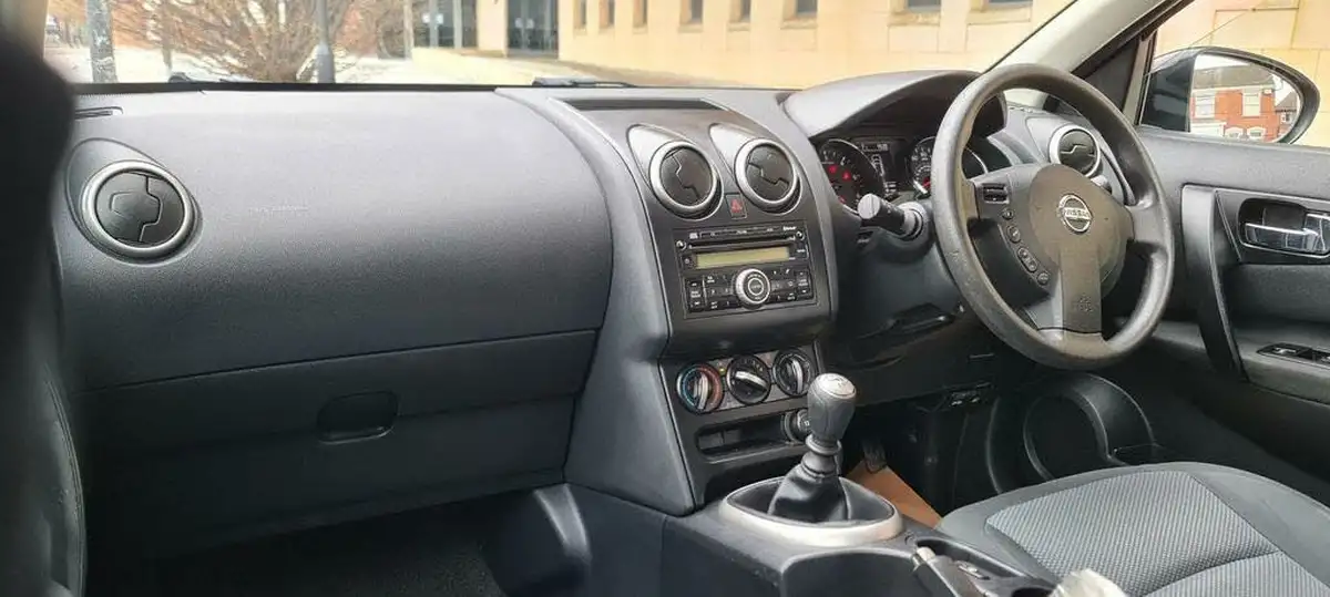 2010-nissan-qashqai-15td-visia-big-11