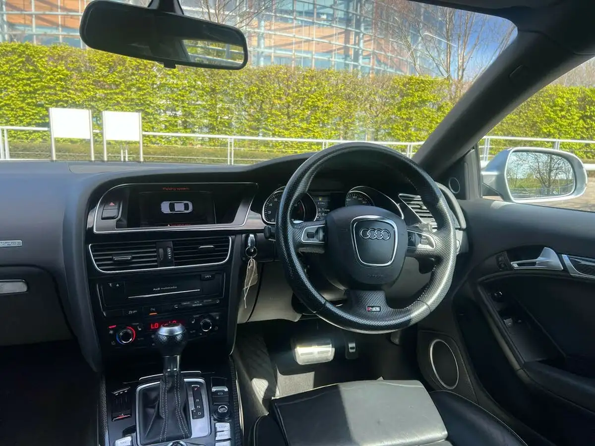 2011-audi-rs5-42-quattro-big-8