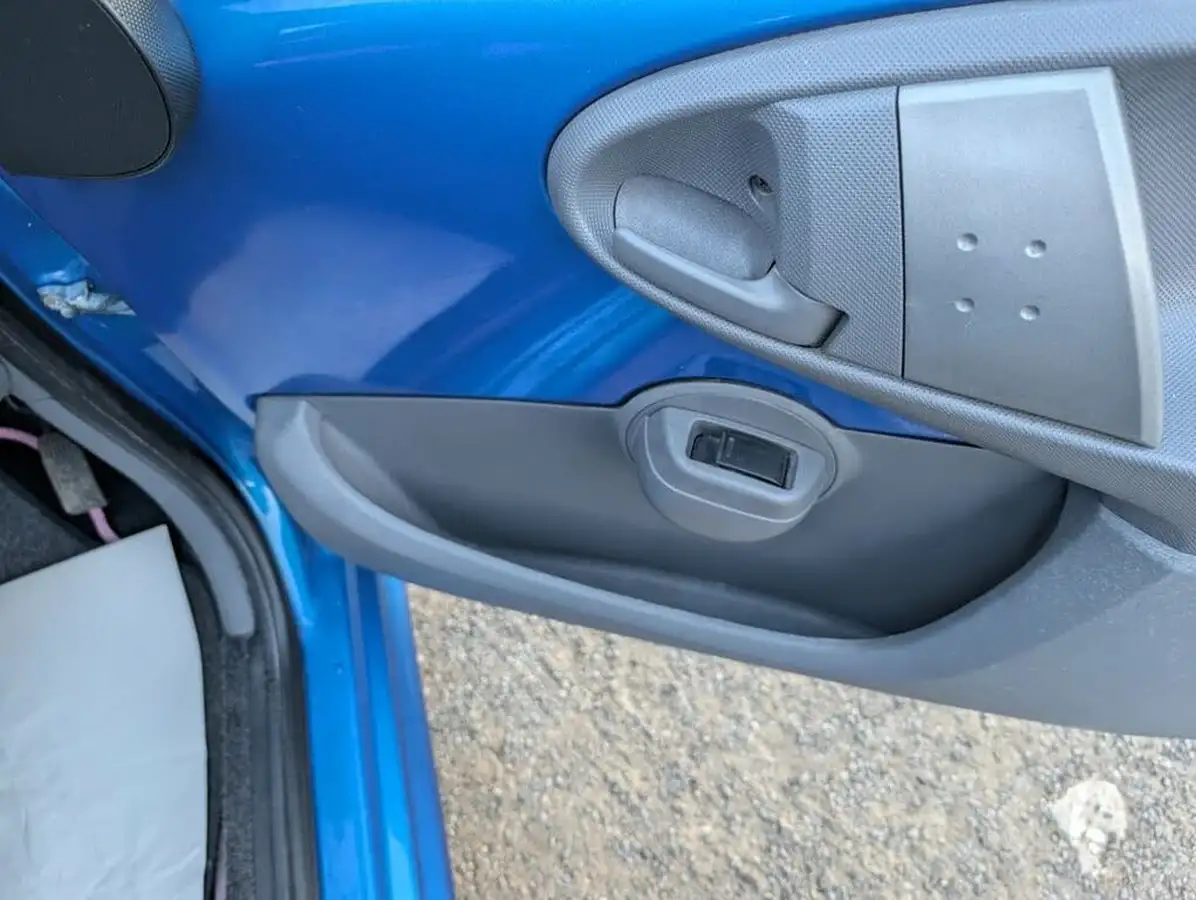 2010-peugeot-107-10-urban-5d-2-tronic-big-16