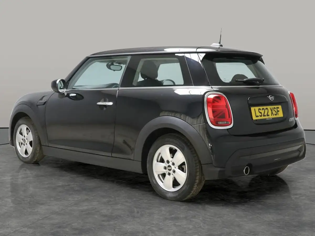 2022-mini-cooper-15-cooper-classic-hatchback-3d-big-11