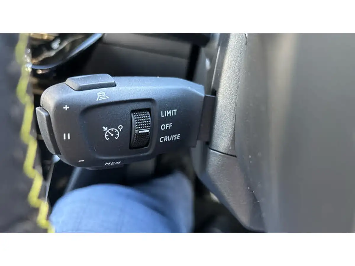 2022-peugeot-208-12-puretech-gt-premium-100bhp-big-35