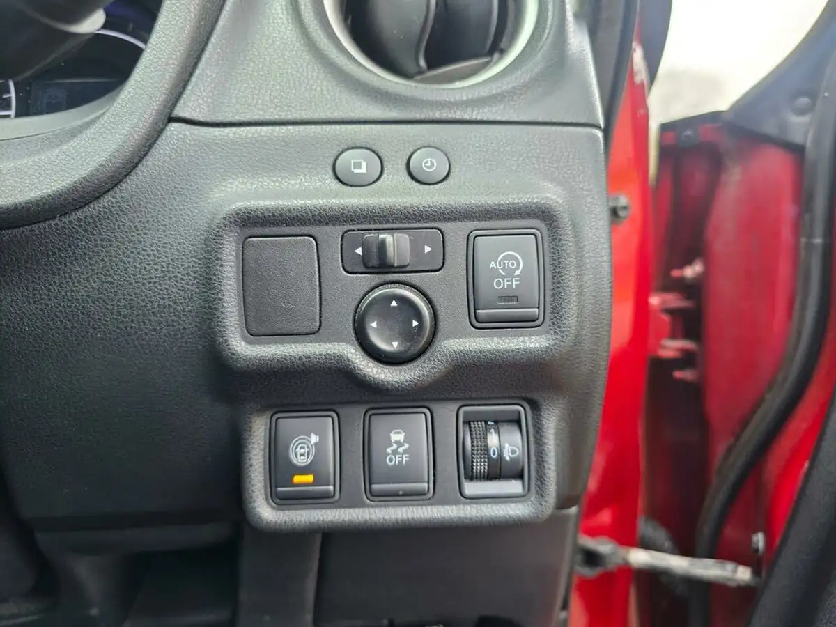 2014-nissan-note-12-tekna-cvt-big-25