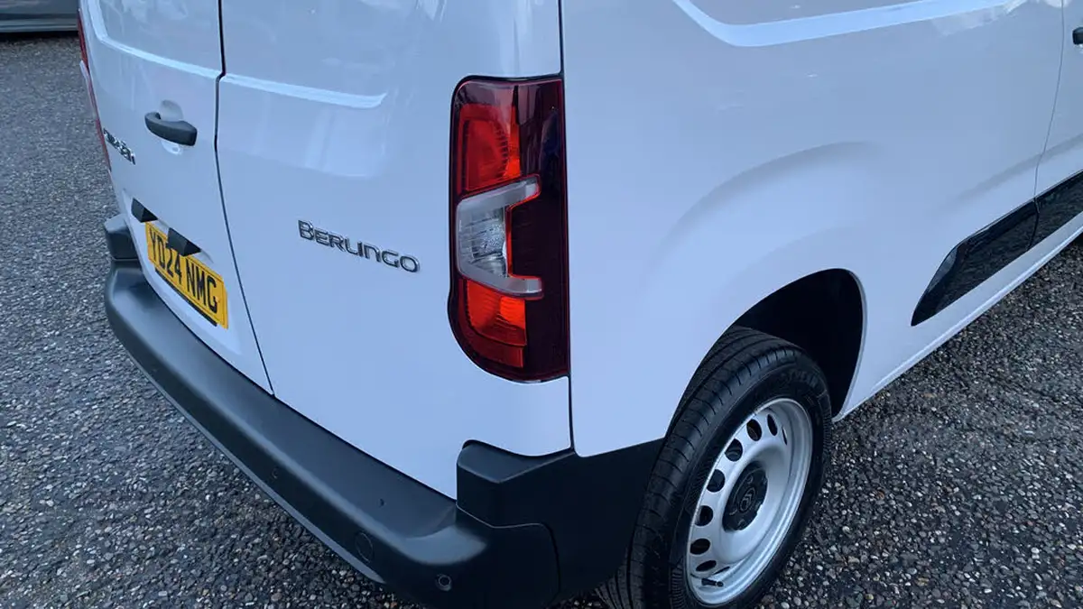 2024-citroen-berlingo-15-bluehdi-m-enterprise-100pseu6e-big-44