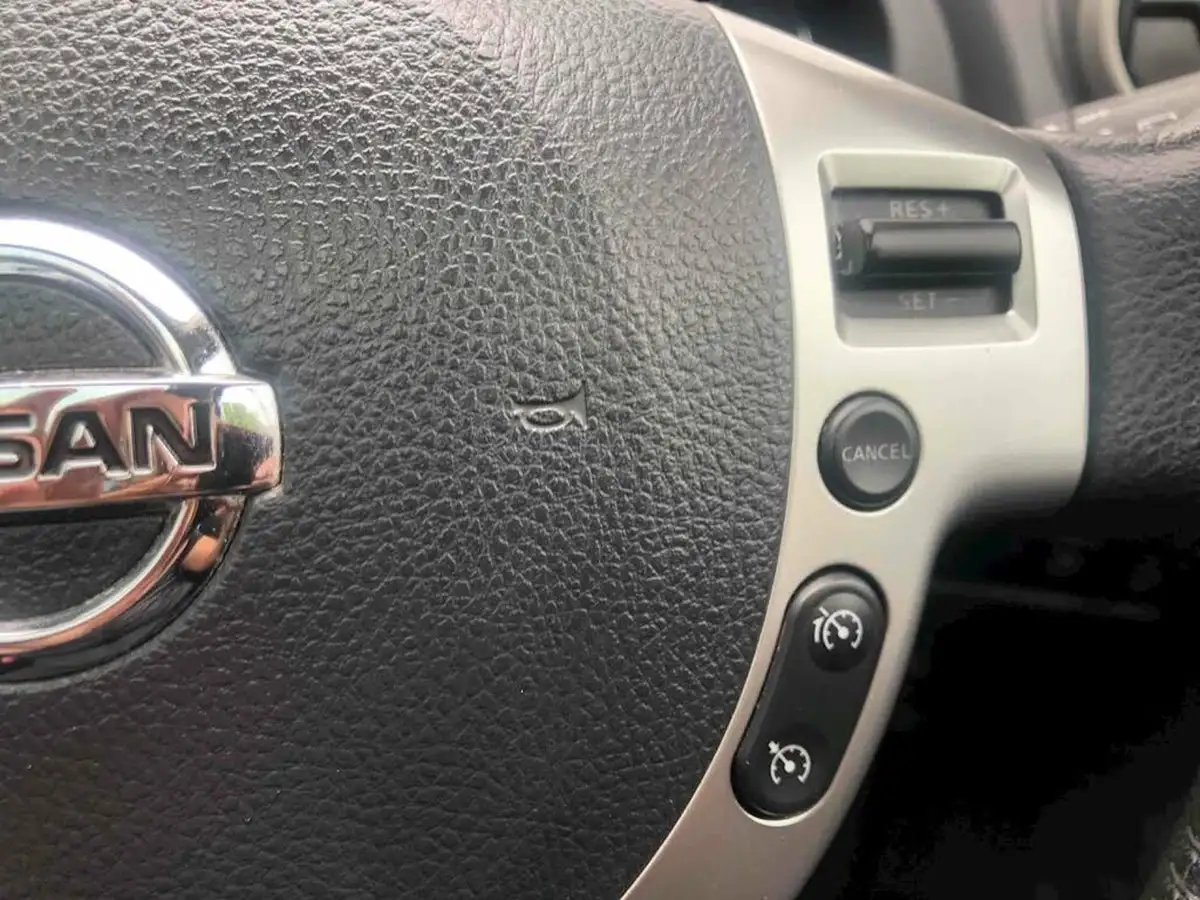 2013-nissan-qashqai-15td-360-big-13