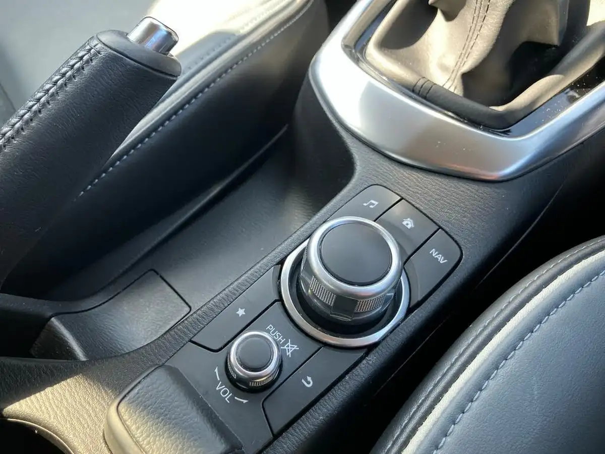 2021-mazda-mazda2-15-skyactiv-g-gt-sport-nav-light-stone-big-22