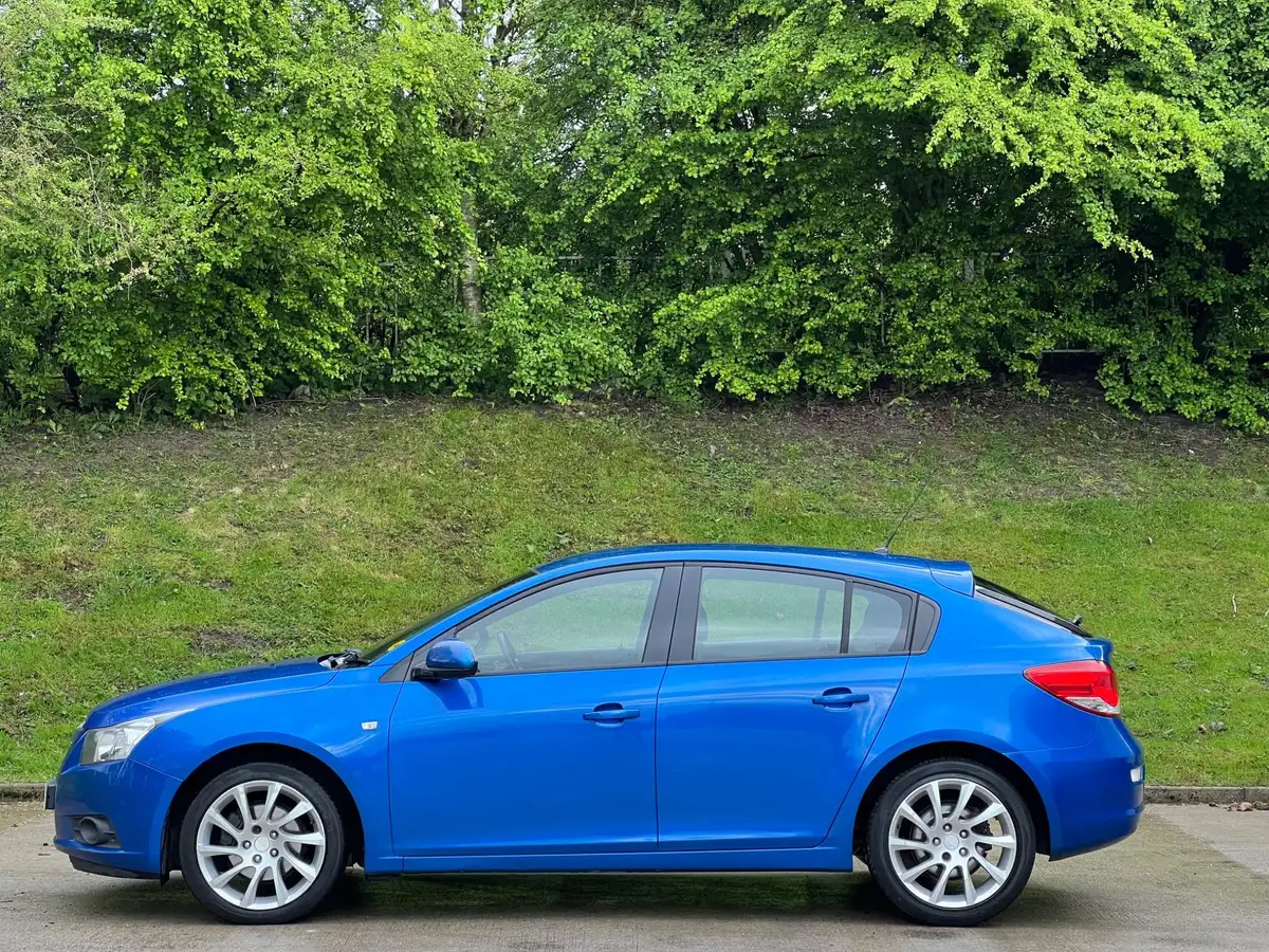 2012-chevrolet-cruze-20td-lt-20vcdi-hatchback-5d-big-62
