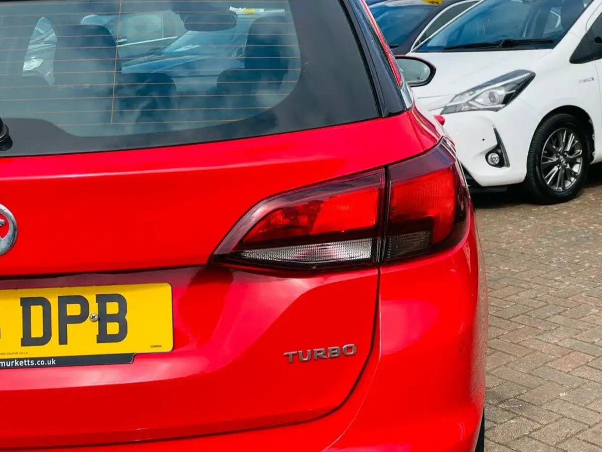 2017-vauxhall-astra-14i-16v-turbo-sri-125ps-sport-tourer-big-14