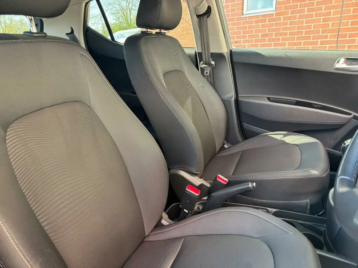 2018-hyundai-i10-12-premium-se-big-12