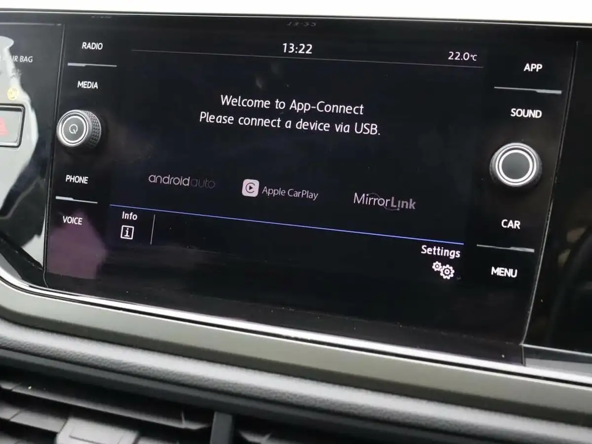 2018-volkswagen-polo-10-se-75ps-big-24