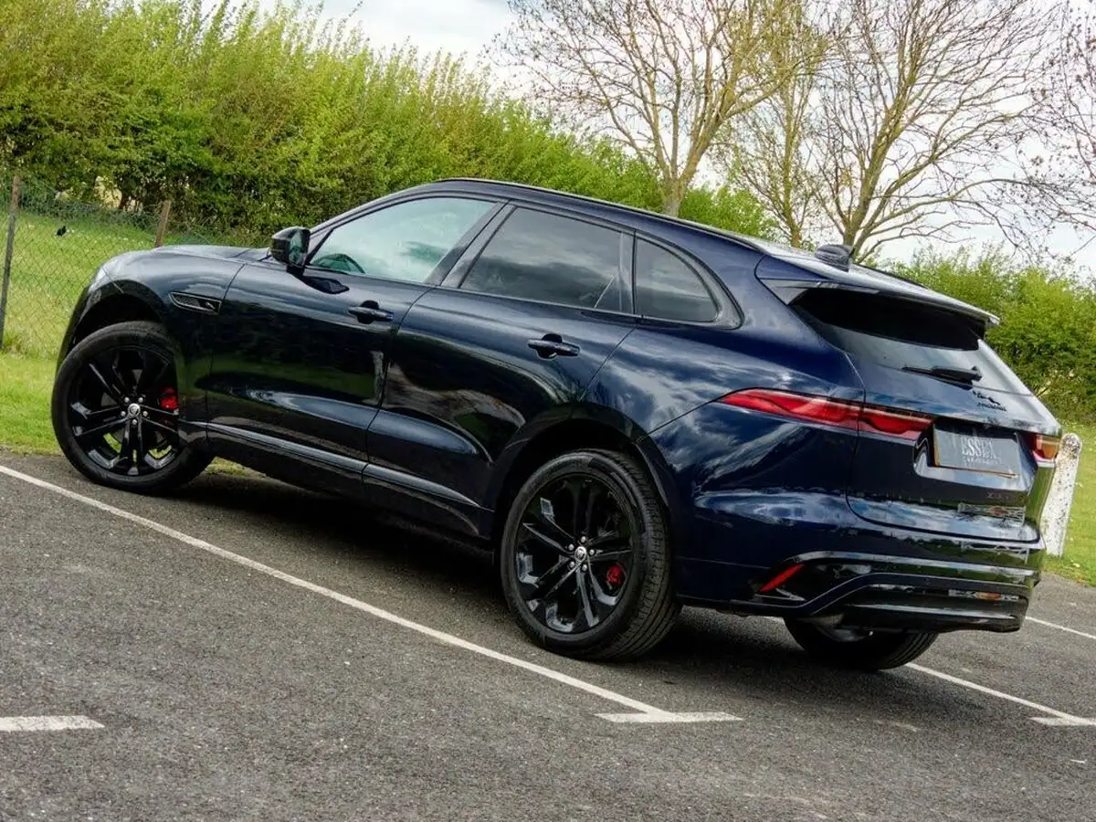 2024-jaguar-f-pace-20-d200-r-dynamic-hse-black-big-11