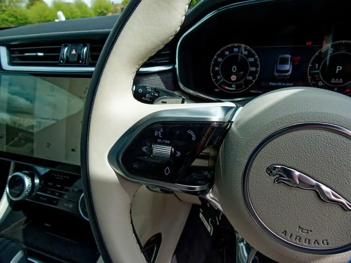 2024-jaguar-f-pace-20-d200-r-dynamic-hse-black-big-35