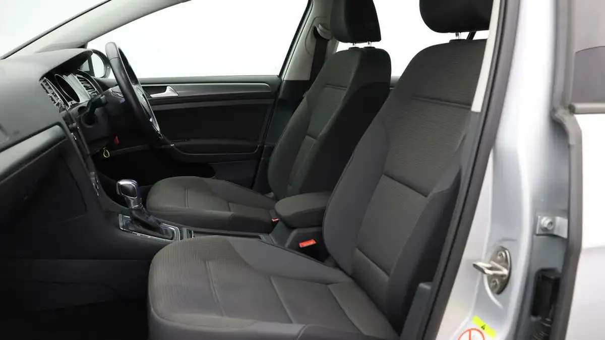 2019-volkswagen-golf-e-e-golf-big-13