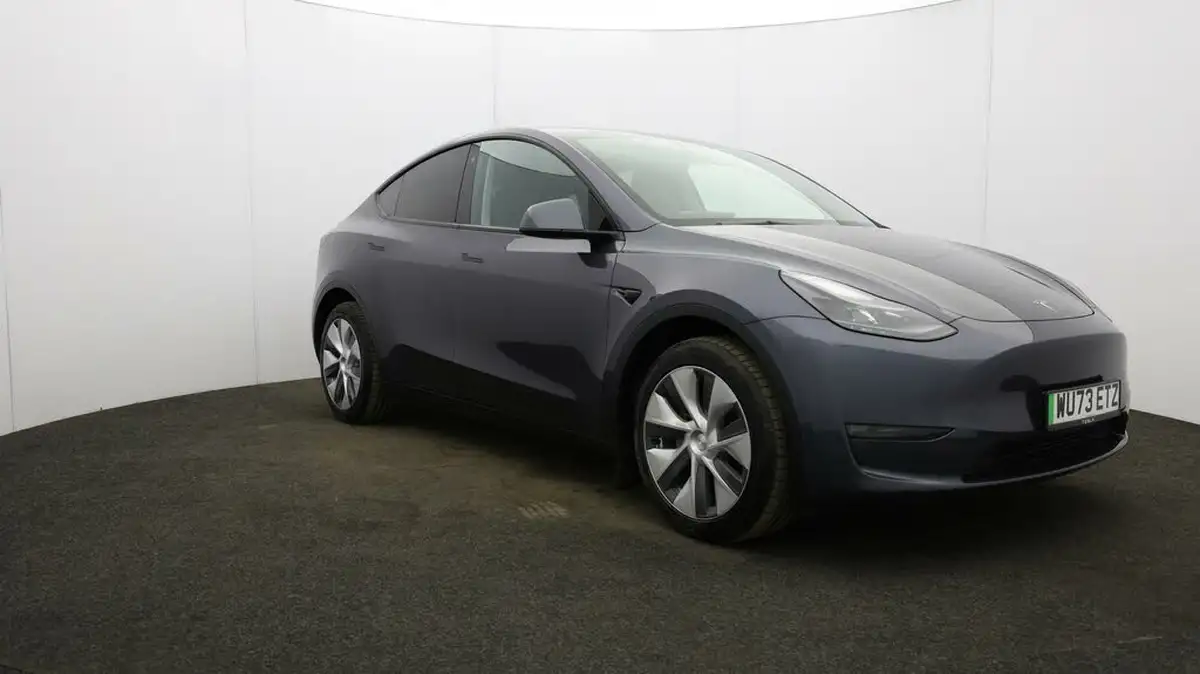 2023-tesla-model-y-e-long-range-big-39