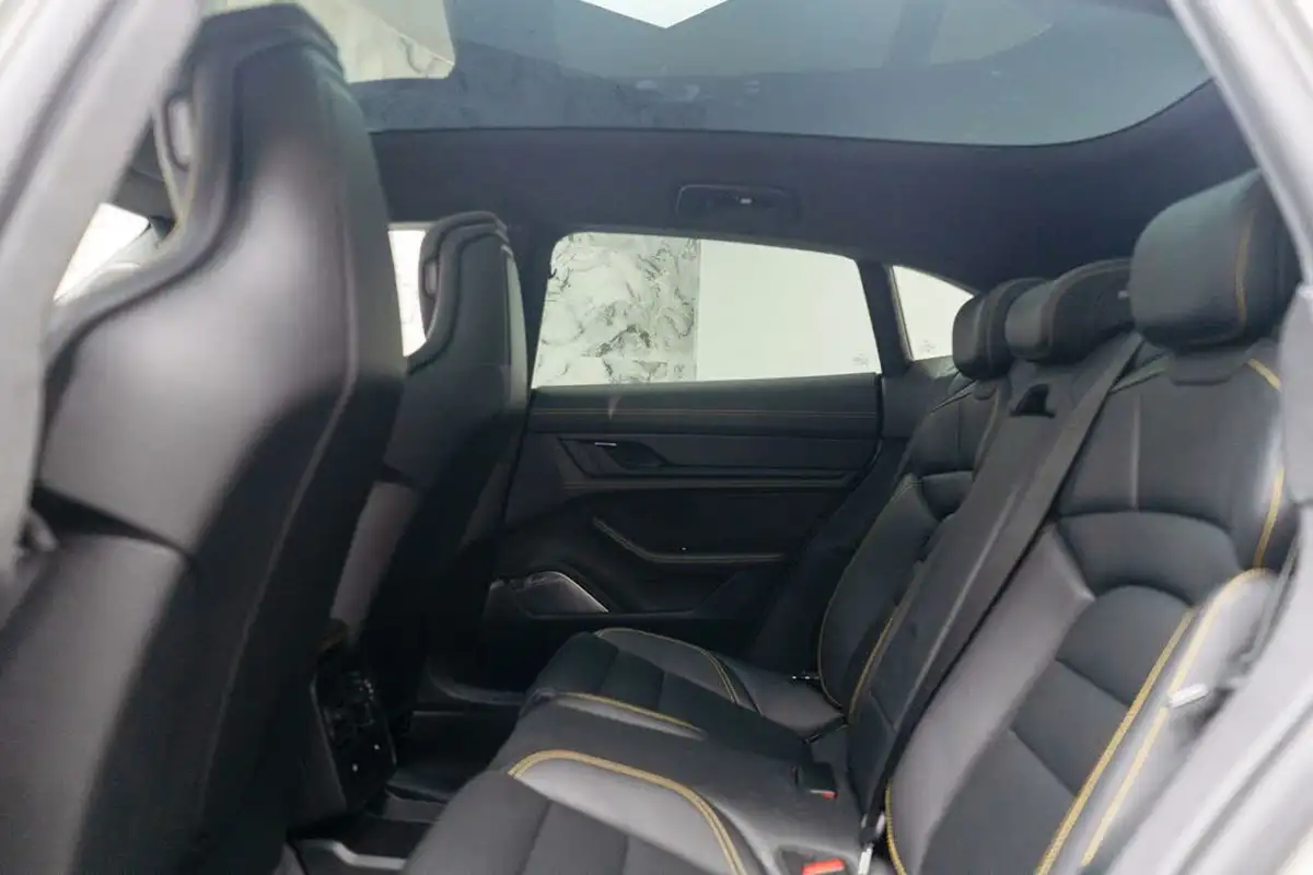 2021-porsche-taycan-e-turbo-s-cross-turismo-awd-big-16