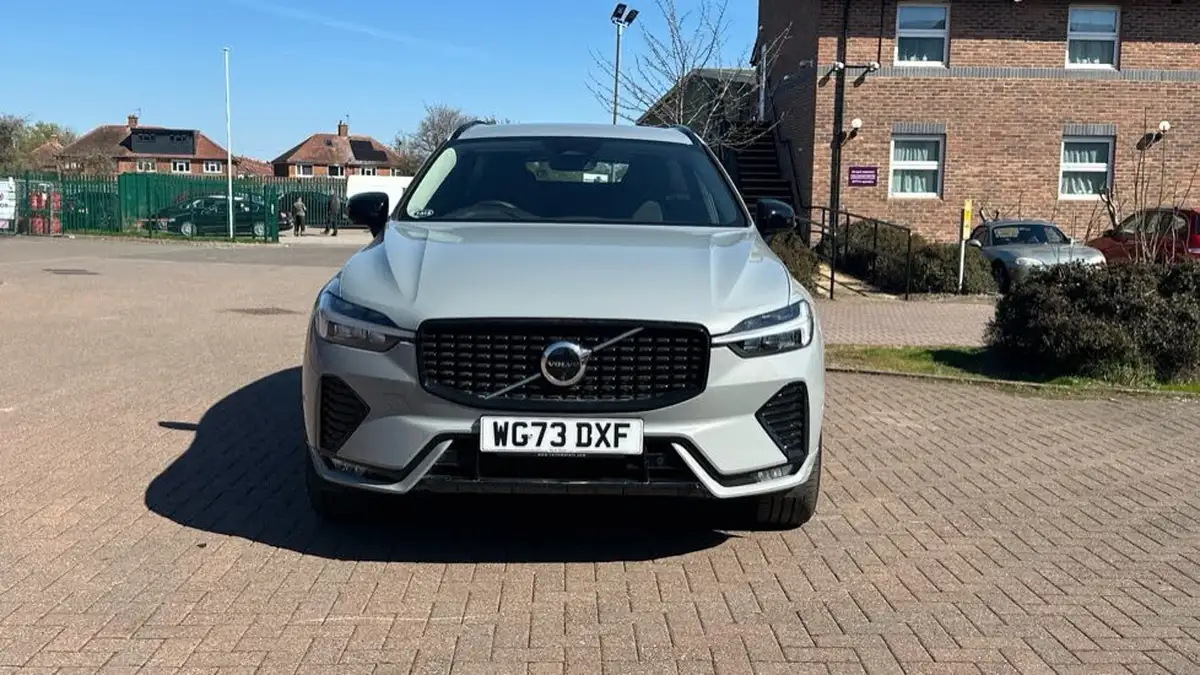 2023-volvo-xc60-20td-b4-plus-big-11