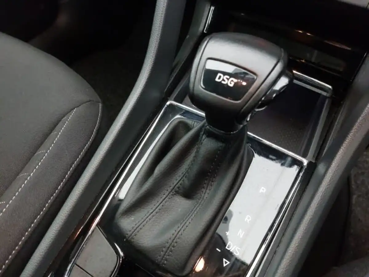 2018-skoda-karoq-15-tsi-se-technology-act-dsg-big-18